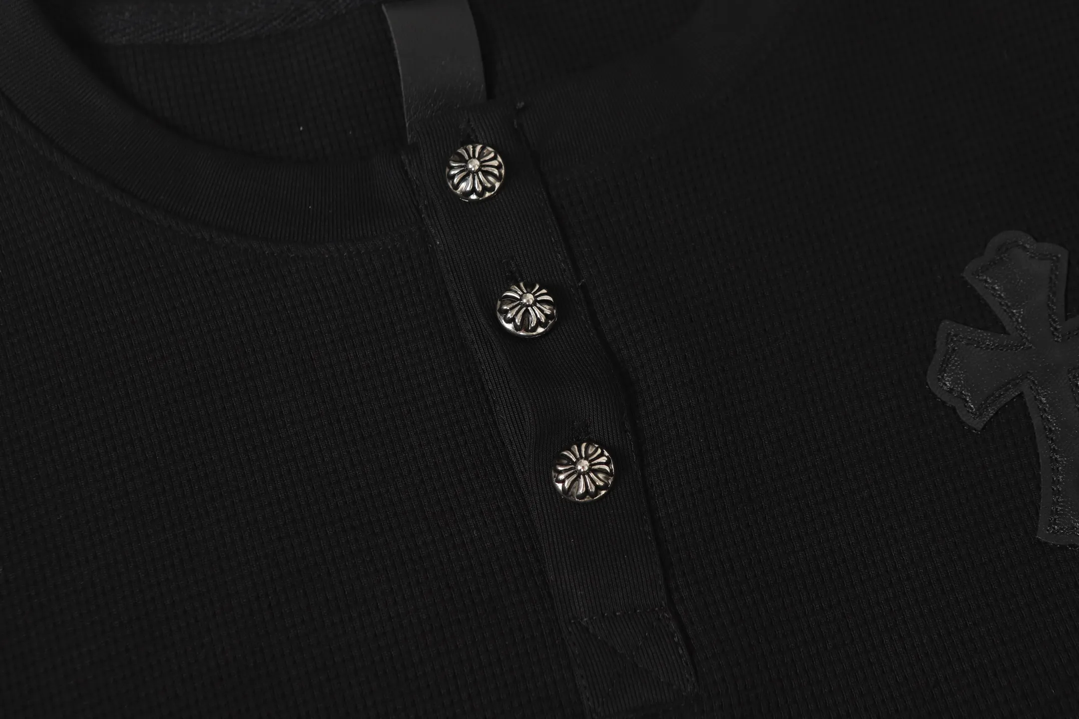 P260 -Chrome Hearts/Chrome Hearts Waffle Basic Cross ✝️Appliqué embroidered long-sleeved T-shirt -High weight, high density and high quality. The wool is soft, delicate and skin-friendly. It feels soft and silky. It has excellent warmth and skin-friendly properties.